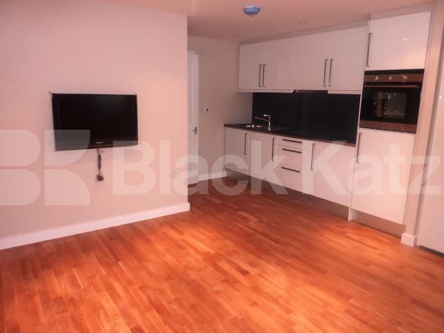 			INCLUSIVE OF COUNCIL TAX & WATER RATES!, Studio Apartment, 1 bath, 1 reception Flat			 Lisson Grove, MARYLEBONE